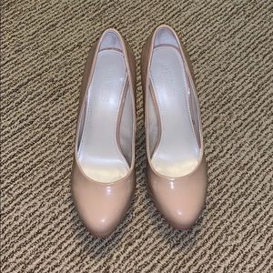 Nude pumps